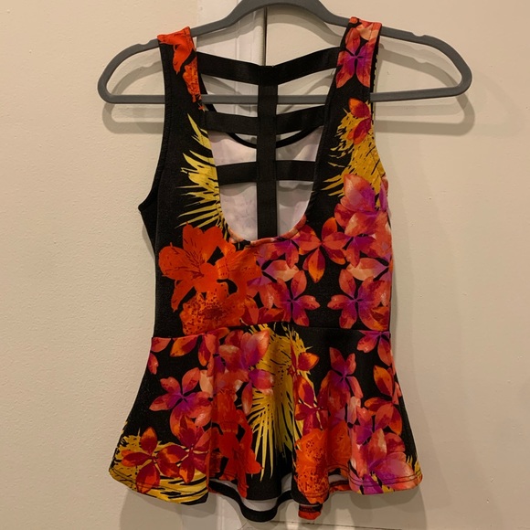 Tropical Peplum Top - Picture 2 of 4